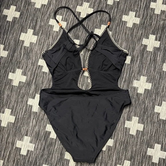 Shade & Shore Black Cut-Out One-Piece Swimsuit - Picture 2 of 3